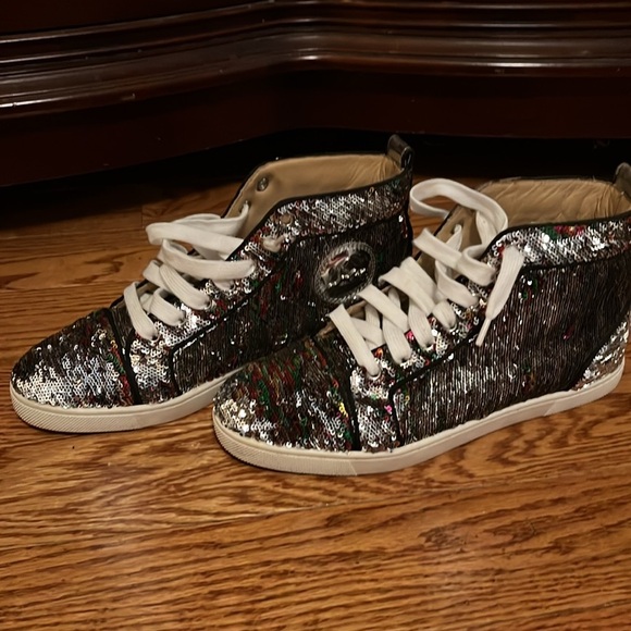 Gentle used women’s size 8 Christian Louboutin! - Picture 2 of 7